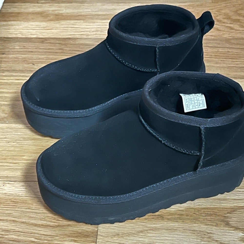 Uggs ultra mini size 6